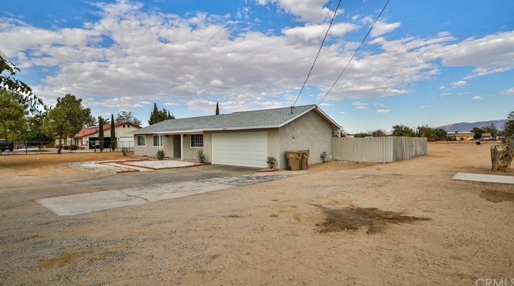 8919 11 Ave, Hesperia CA  92345-3837 exterior