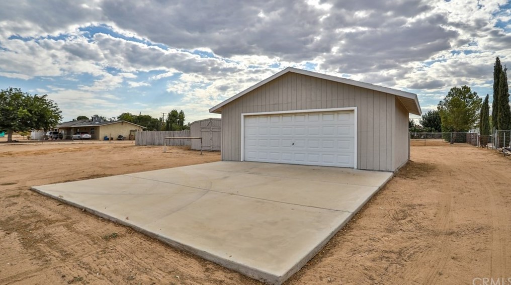 8919 11 Ave, Hesperia CA  92345-3837 exterior