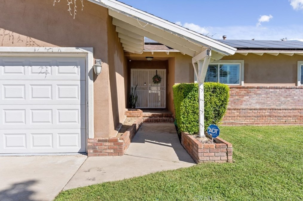 17448 Filbert St, Fontana CA  92335-5921 exterior