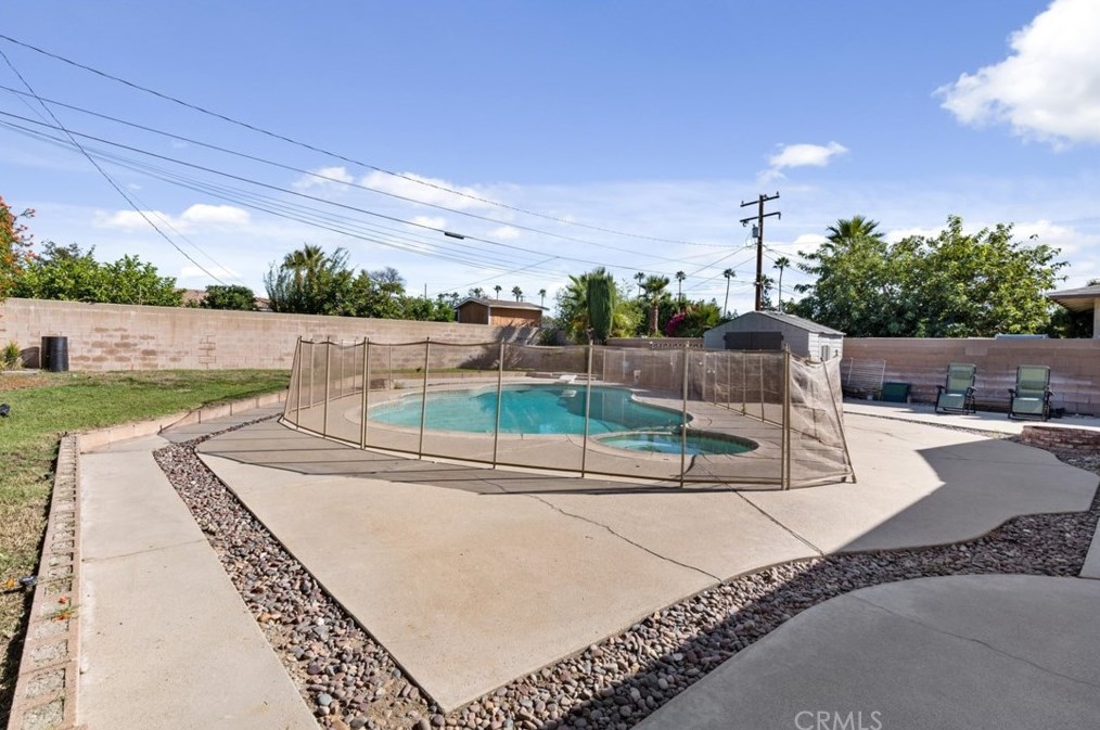 17448 Filbert St, Fontana CA  92335-5921 exterior
