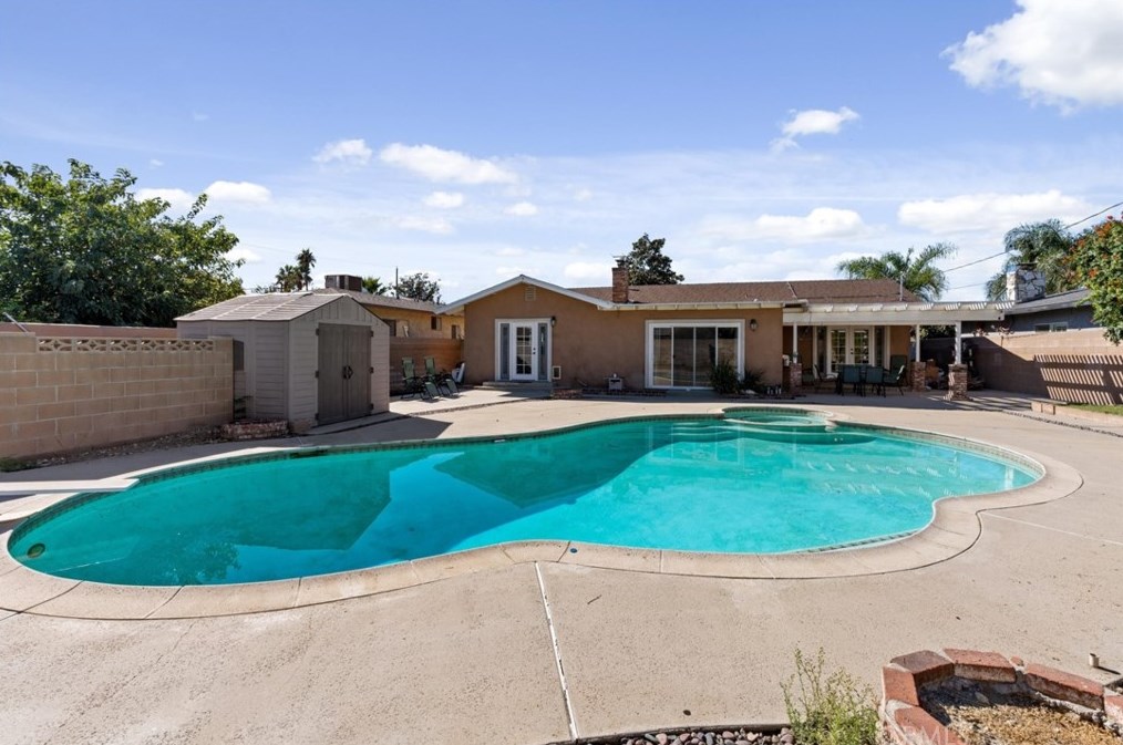 17448 Filbert St, Fontana CA  92335-5921 exterior