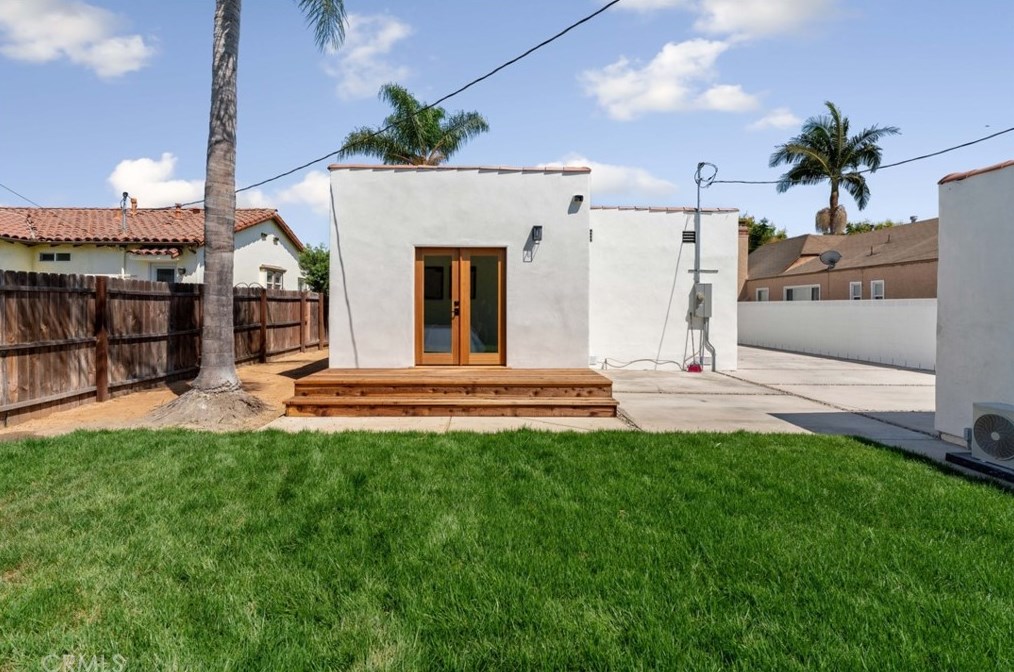 3729 Buckingham Rd, Los Angeles CA  90016-5711 exterior