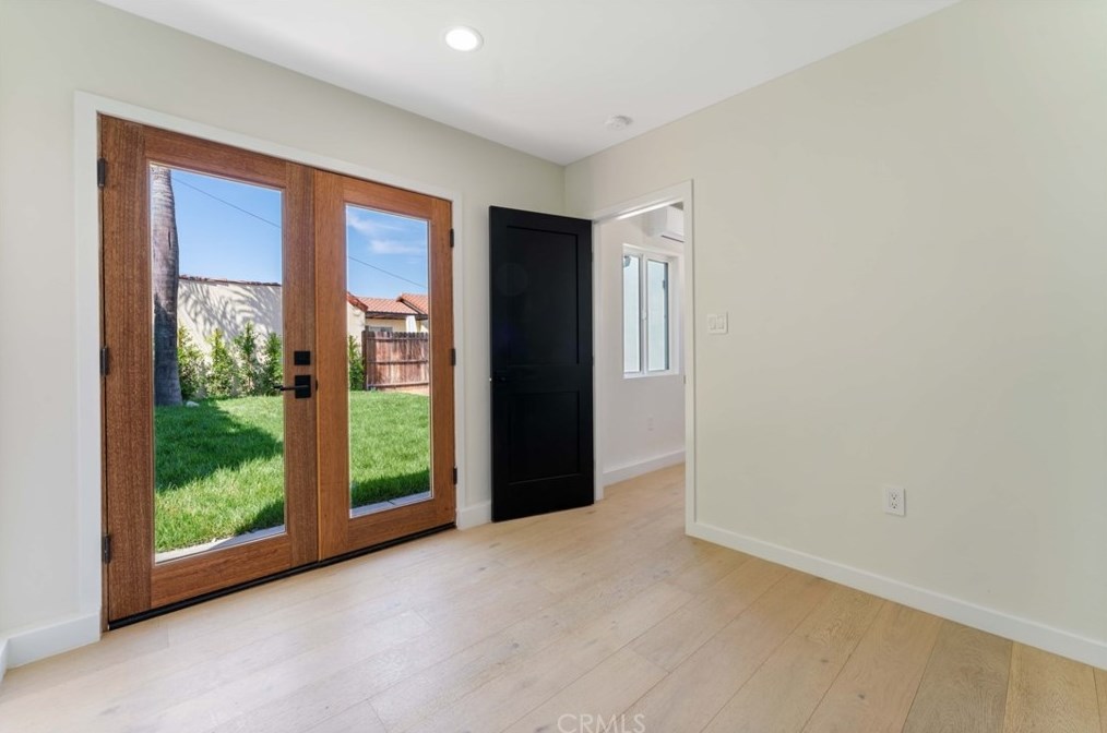 3729 Buckingham Rd, Los Angeles CA  90016-5711 exterior