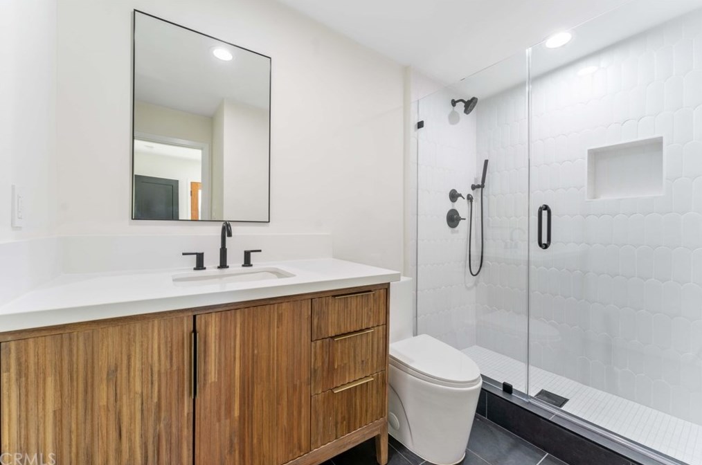 3729 Buckingham Rd, Los Angeles CA  90016-5711 exterior