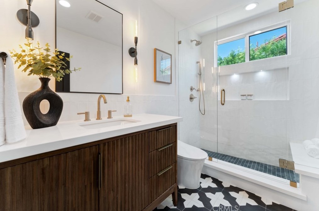 3729 Buckingham Rd, Los Angeles CA  90016-5711 exterior