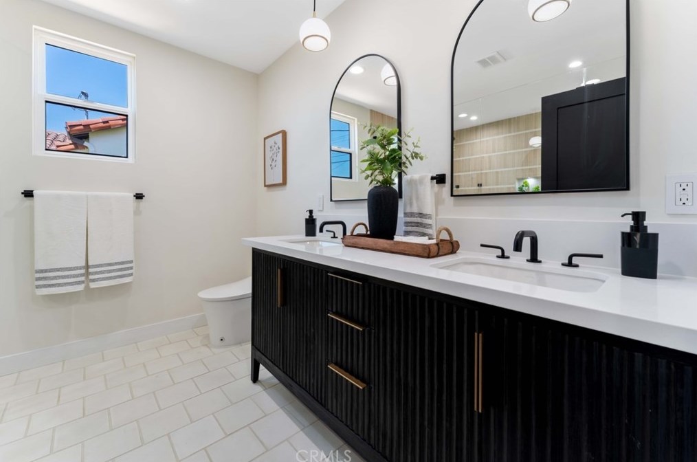 3729 Buckingham Rd, Los Angeles CA  90016-5711 exterior