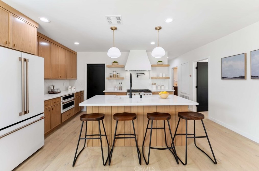 3729 Buckingham Rd, Los Angeles CA  90016-5711 exterior