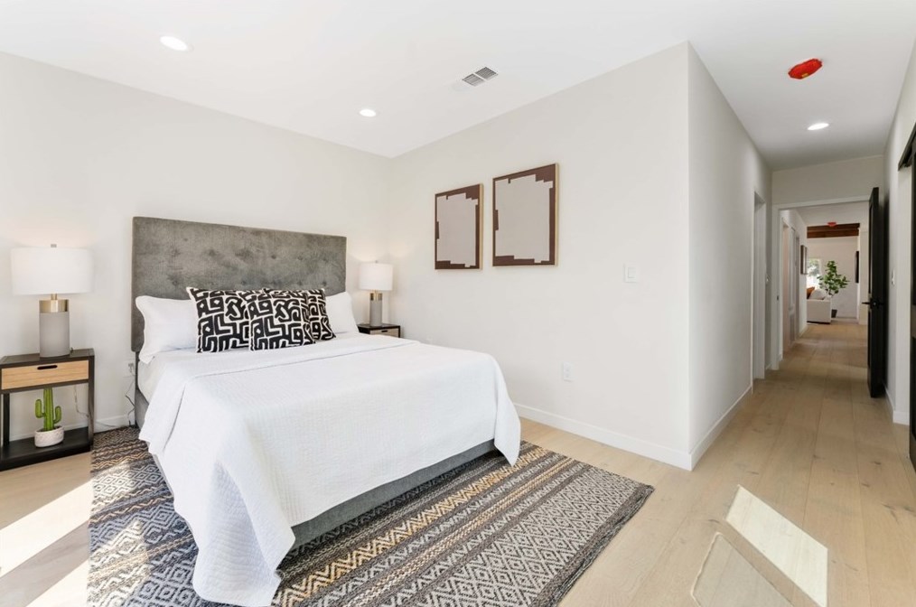 3729 Buckingham Rd, Los Angeles CA  90016-5711 exterior