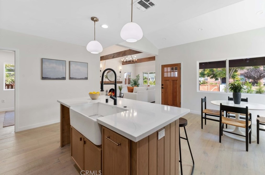 3729 Buckingham Rd, Los Angeles CA  90016-5711 exterior