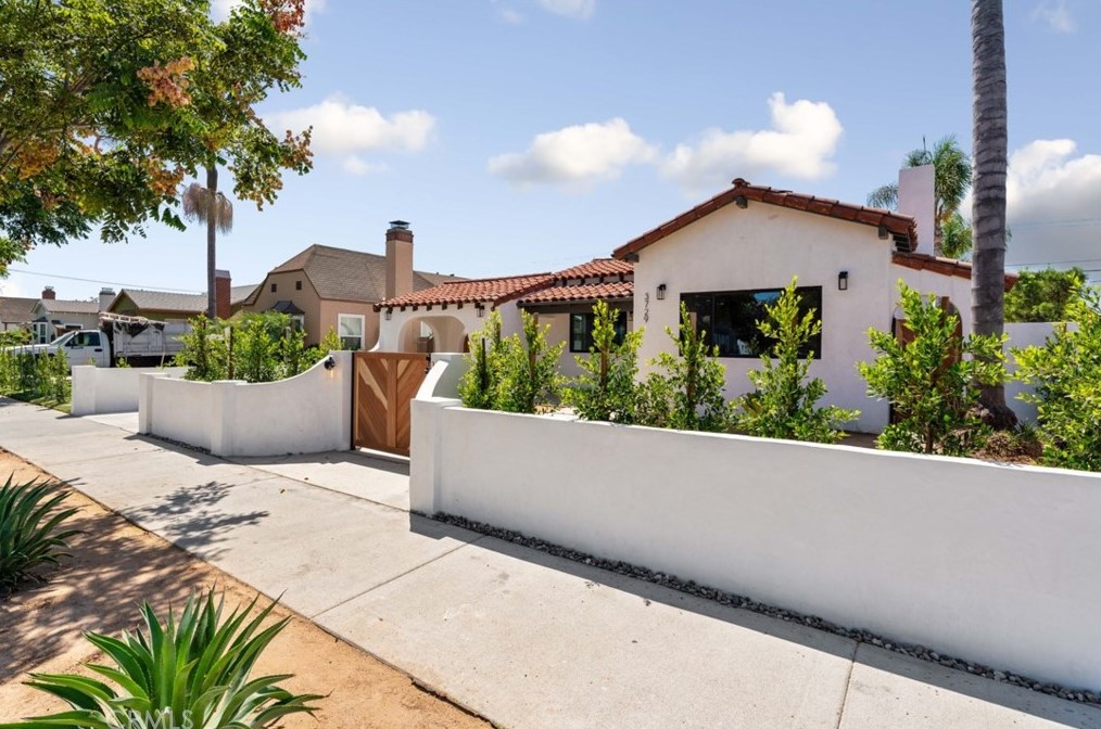 3729 Buckingham Rd, Los Angeles CA  90016-5711 exterior