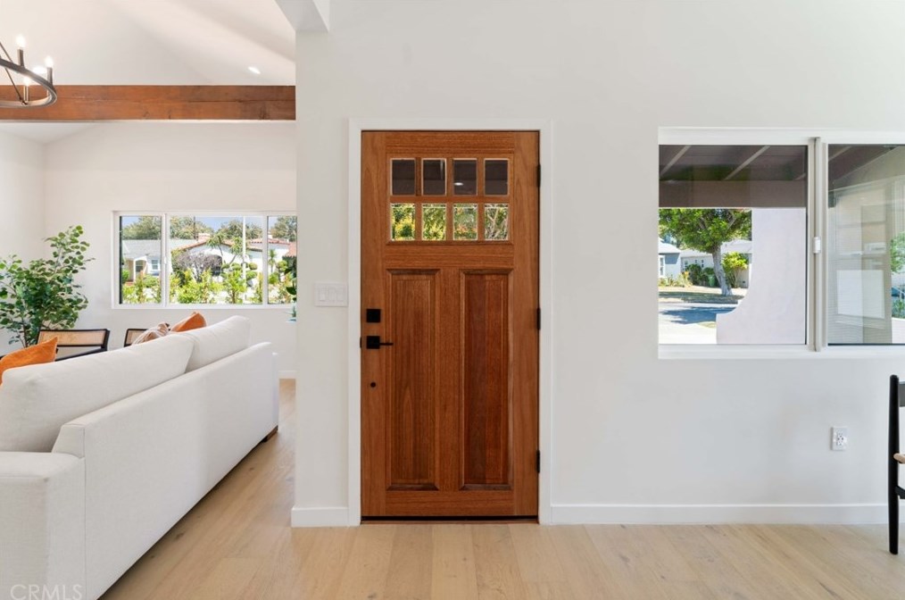 3729 Buckingham Rd, Los Angeles CA  90016-5711 exterior