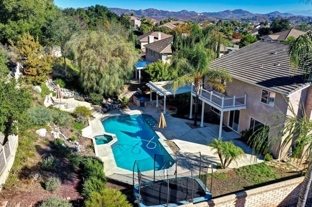 38231 Calle Cipres, Murrieta CA  92562-9348 exterior