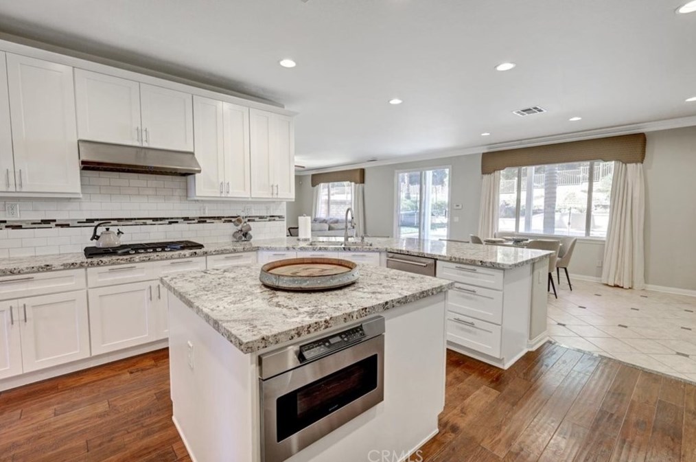 38231 Calle Cipres, Murrieta CA  92562-9348 exterior