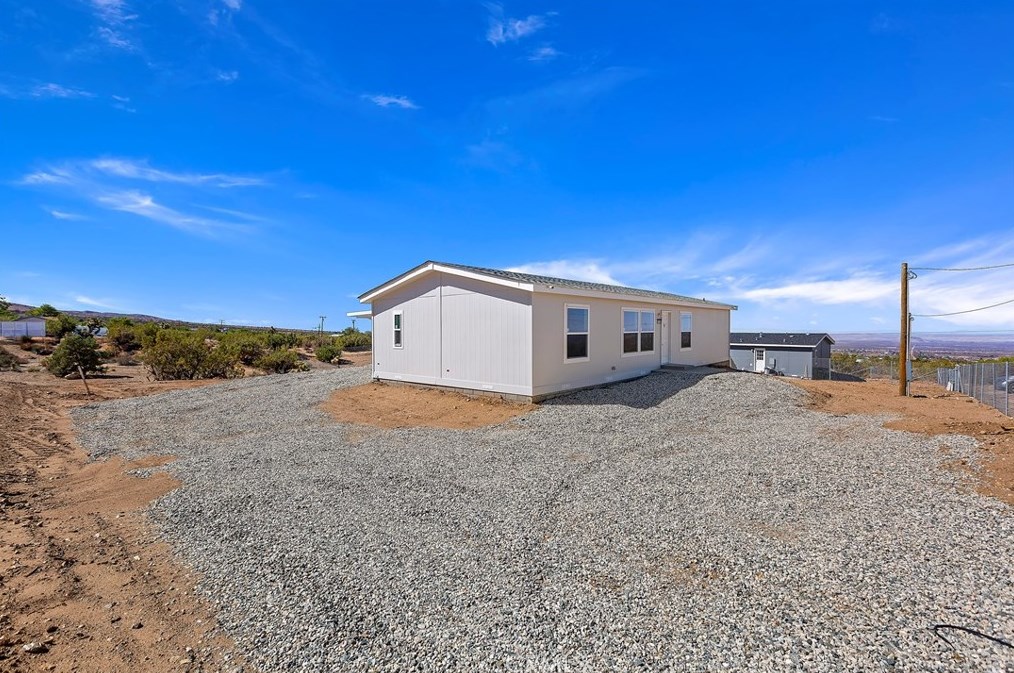 9764 Oasis Rd, Pinon Hills CA  92372 exterior