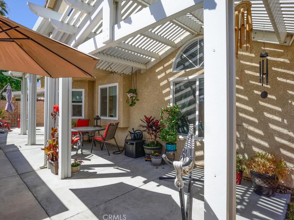 13605 Kings Canyon Ct, Fontana CA  92336-3805 exterior