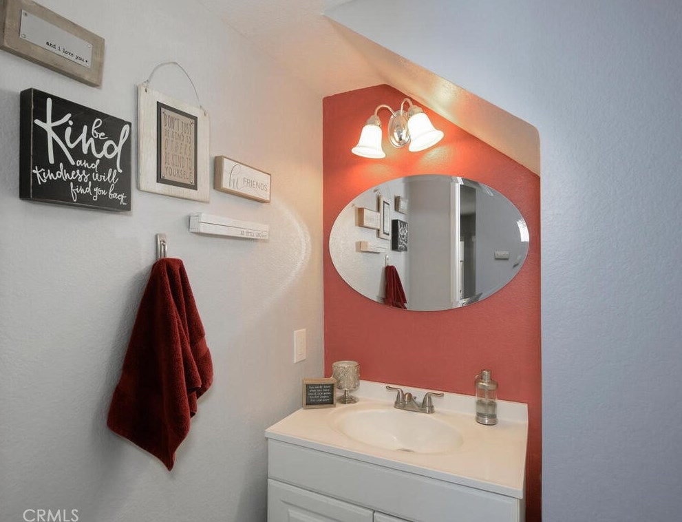 13605 Kings Canyon Ct, Fontana CA  92336-3805 exterior