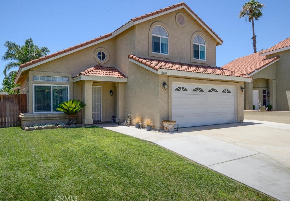 13605 Kings Canyon Ct, Fontana CA  92336-3805 exterior