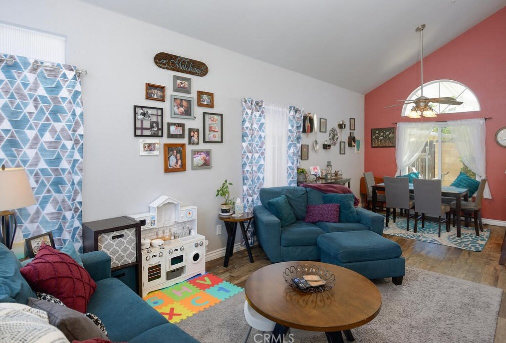 13605 Kings Canyon Ct, Fontana CA  92336-3805 exterior