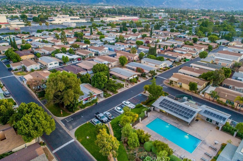 1550 Rimpau Ave, Corona CA  92881-3204 exterior