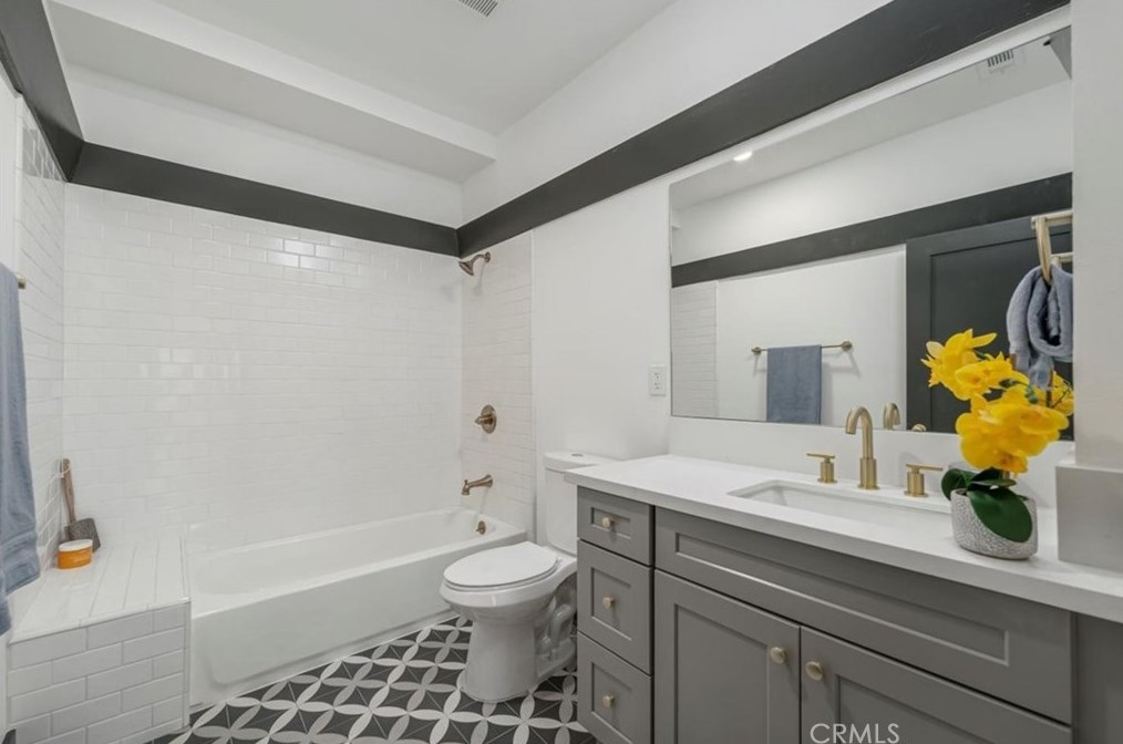 1730 43rd Pl, Los Angeles CA  90062-1542 exterior
