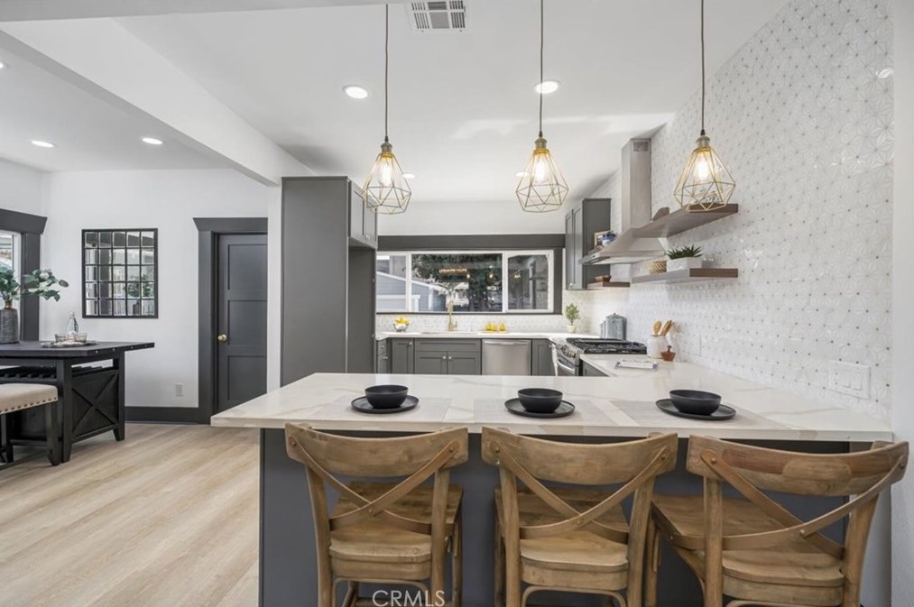 1730 43rd Pl, Los Angeles CA  90062-1542 exterior
