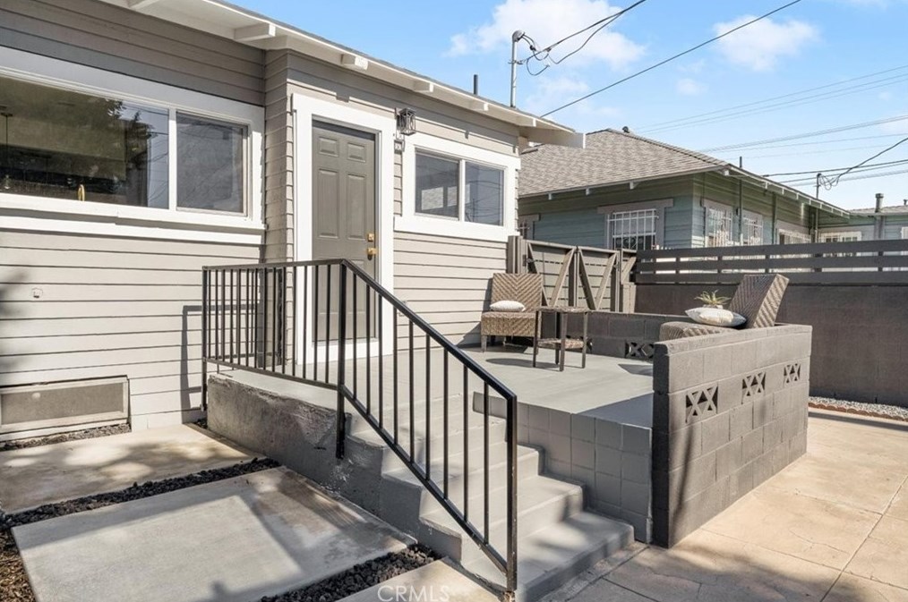 1730 43rd Pl, Los Angeles CA  90062-1542 exterior