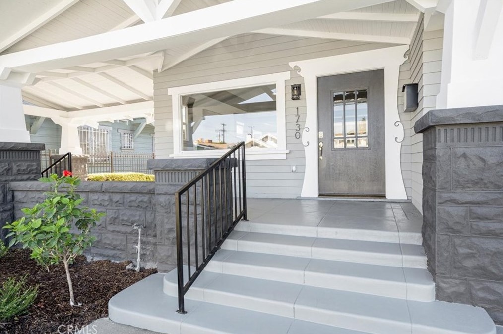 1730 43rd Pl, Los Angeles CA  90062-1542 exterior