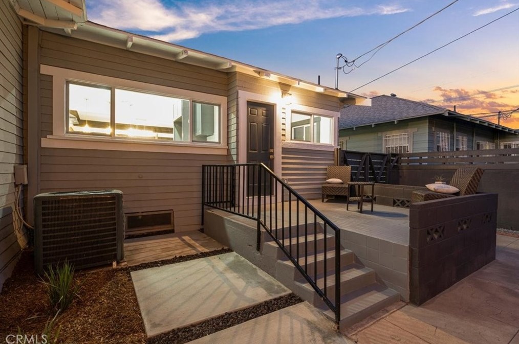 1730 43rd Pl, Los Angeles CA  90062-1542 exterior