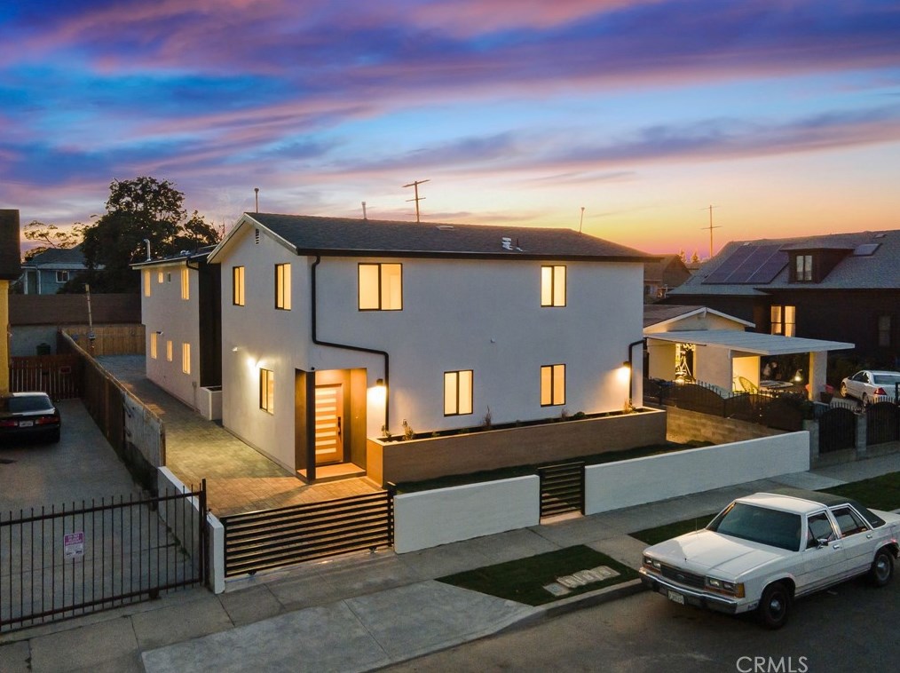 212 24th St, Los Angeles CA  90007-2635 exterior