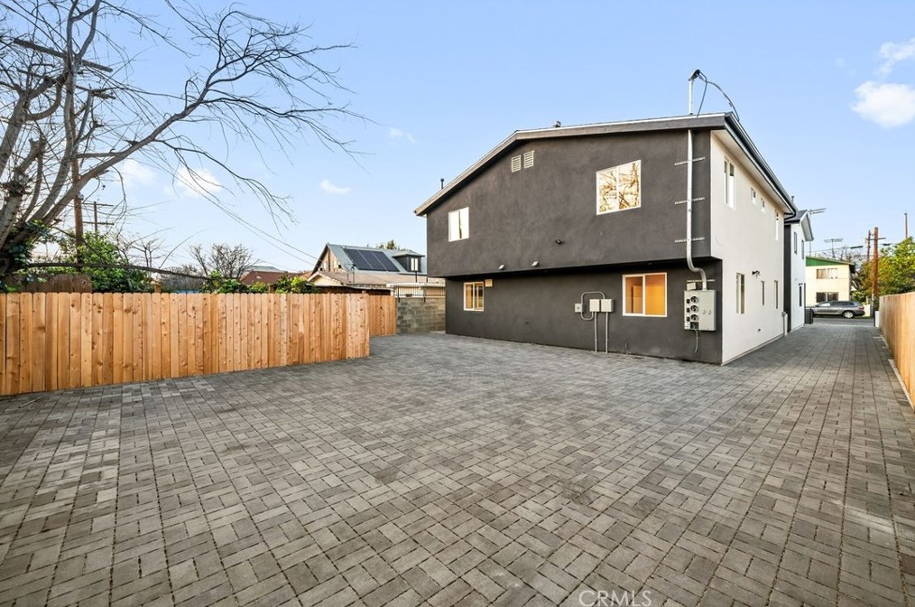 212 24th St, Los Angeles CA  90007-2635 exterior