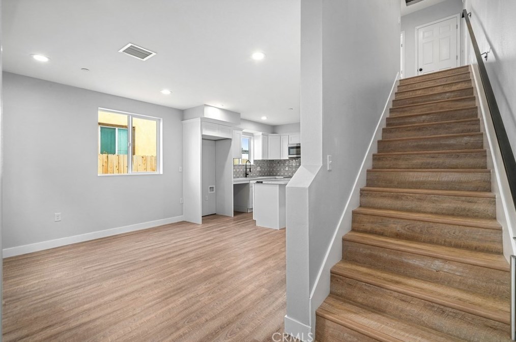 212 24th St, Los Angeles CA  90007-2635 exterior