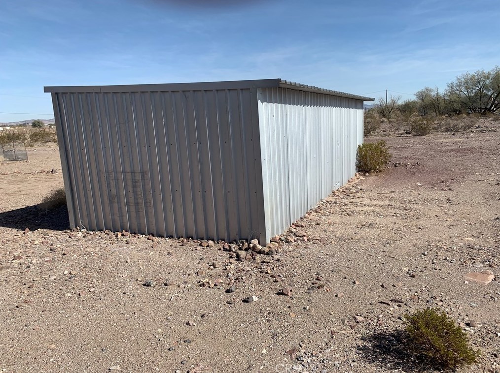 46699 Magney Ln, Newberry Springs CA  92365-9703 exterior