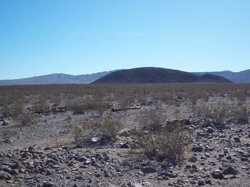 46699 Magney Ln, Newberry Springs CA  92365-9703 exterior