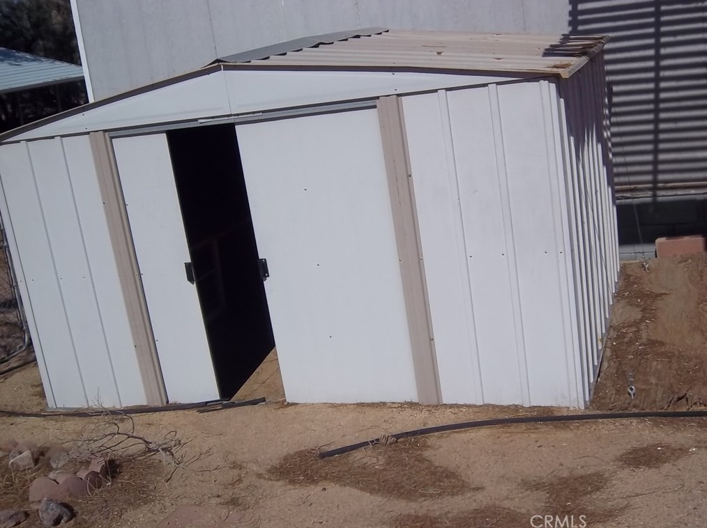 46699 Magney Ln, Newberry Springs CA  92365-9703 exterior