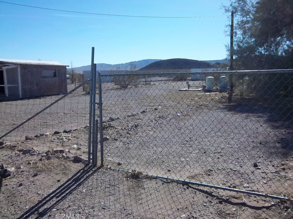 46699 Magney Ln, Newberry Springs CA  92365-9703 exterior