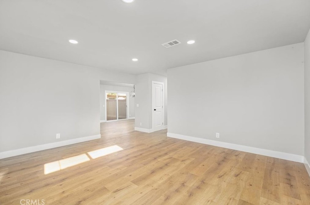 733 74th St, Los Angeles CA  90001-2309 exterior