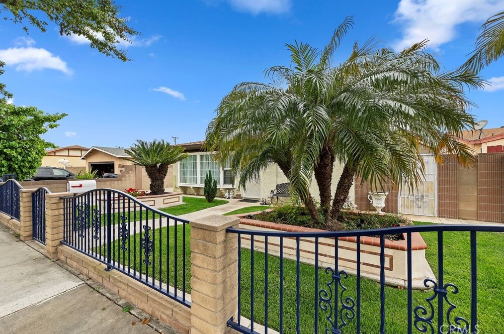10821 Cedar St, Stanton, CA 90680