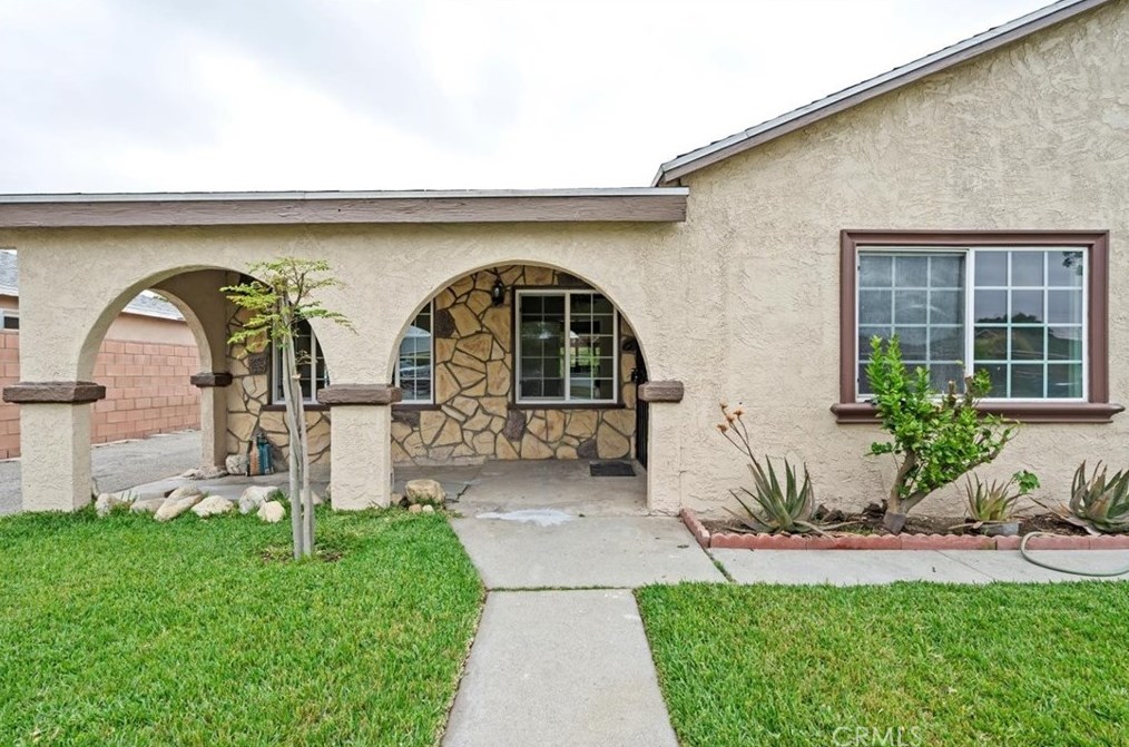 17804 Barbee St, Fontana CA  92336-2805 exterior