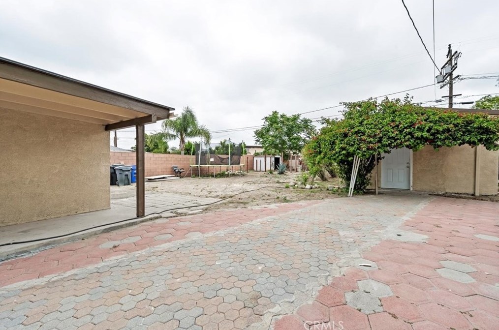 17804 Barbee St, Fontana CA  92336-2805 exterior