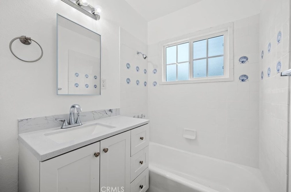 17804 Barbee St, Fontana CA  92336-2805 exterior