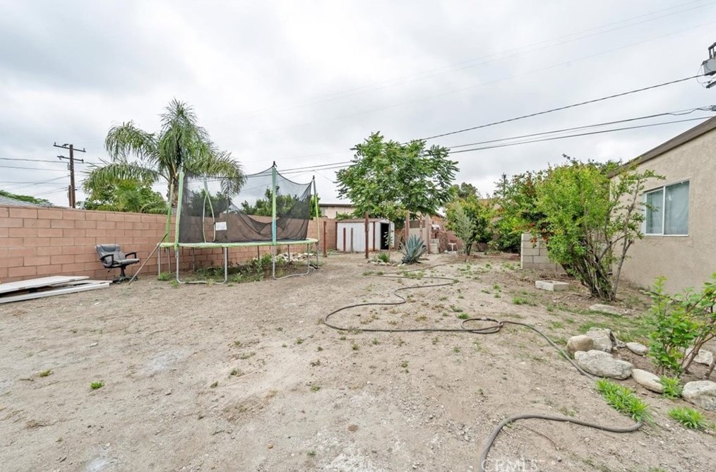 17804 Barbee St, Fontana CA  92336-2805 exterior