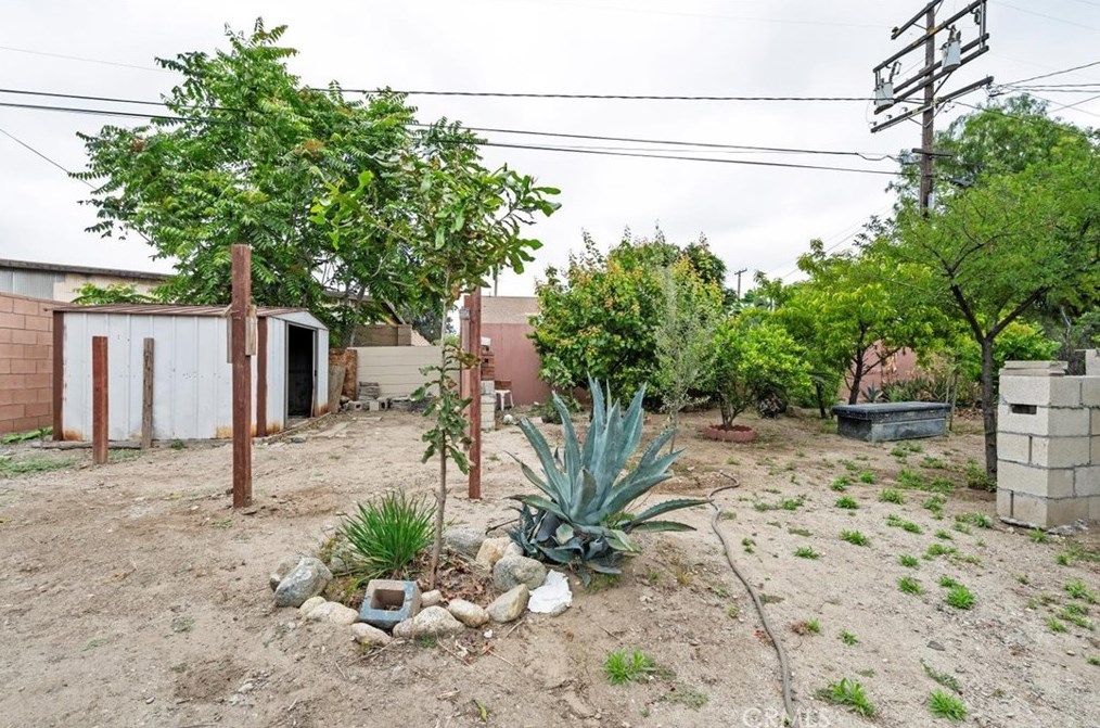 17804 Barbee St, Fontana CA  92336-2805 exterior