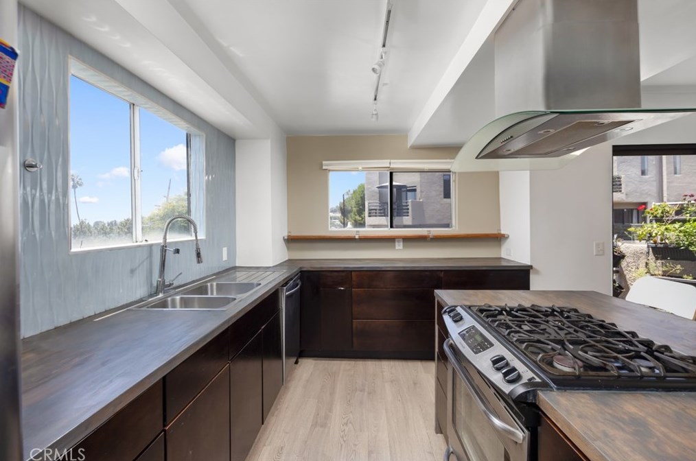 1858 Alvarado St, Los Angeles CA  90026-1794 exterior