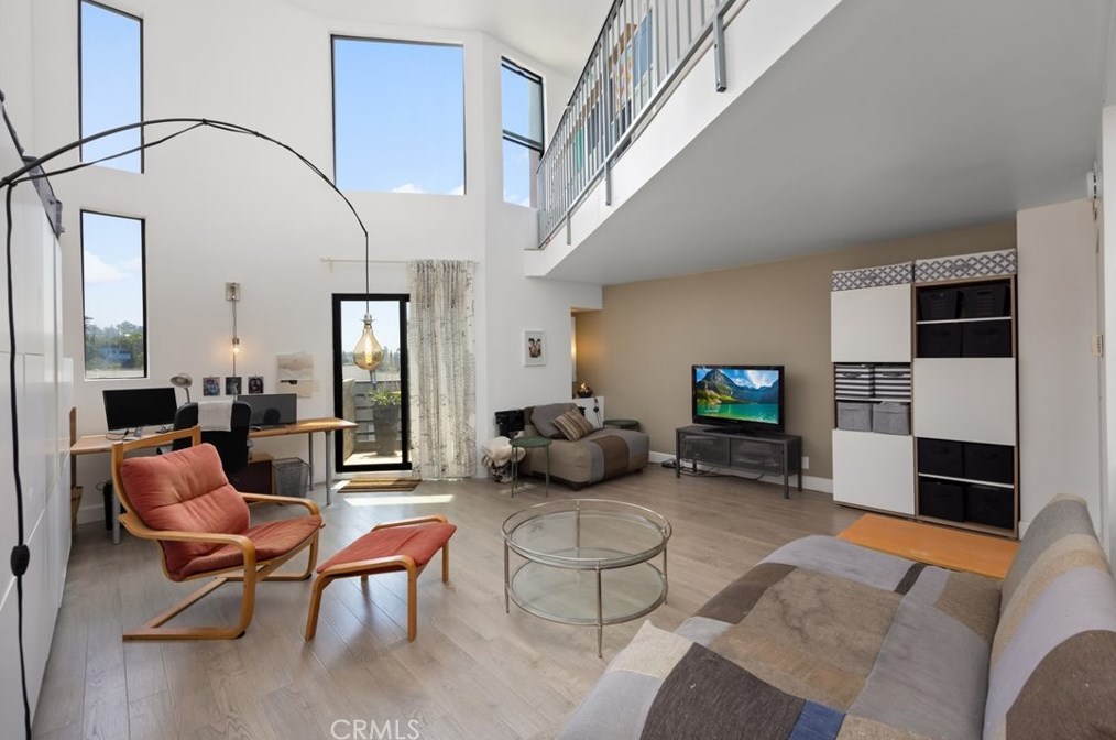 1858 Alvarado St, Los Angeles CA  90026-1794 exterior