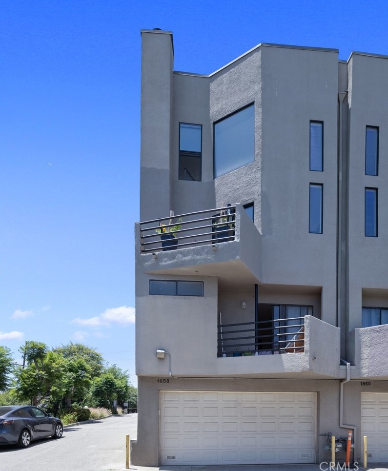 1858 Alvarado St, Los Angeles CA  90026-1794 exterior