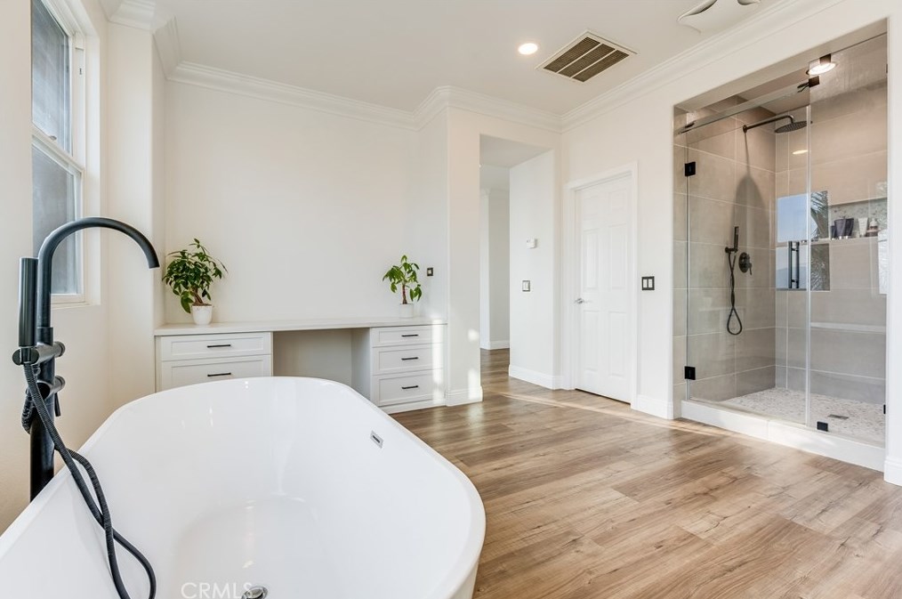 18458 Lakepointe Dr, Riverside CA  92503-0252 exterior