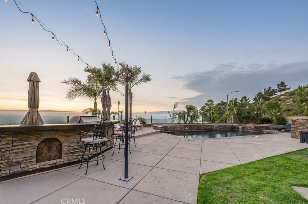 18458 Lakepointe Dr, Riverside CA  92503-0252 exterior