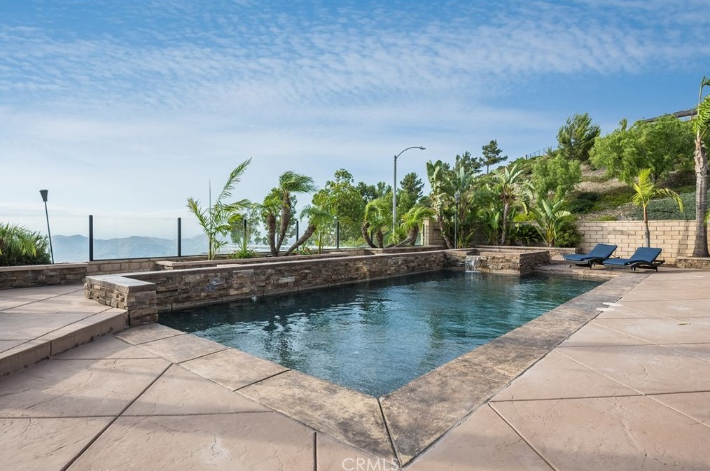 18458 Lakepointe Dr, Riverside CA  92503-0252 exterior