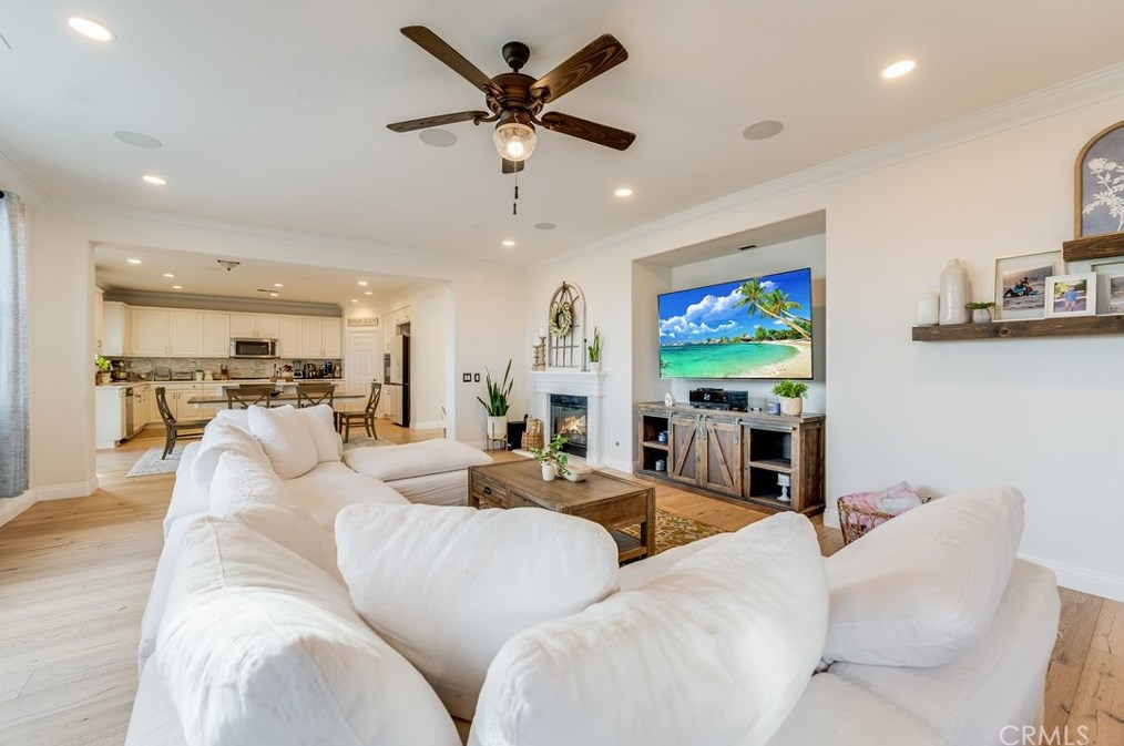 18458 Lakepointe Dr, Riverside CA  92503-0252 exterior