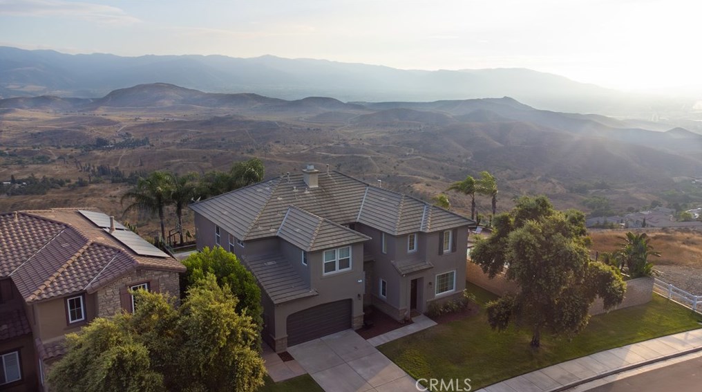 18458 Lakepointe Dr, Riverside CA  92503-0252 exterior